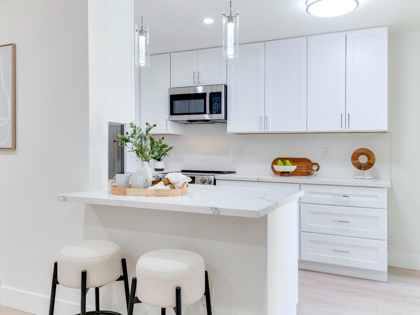 Detail Gallery Image 3 of 32 For 218 Tilton Ave #101,  San Mateo,  CA 94401 - 2 Beds | 2 Baths