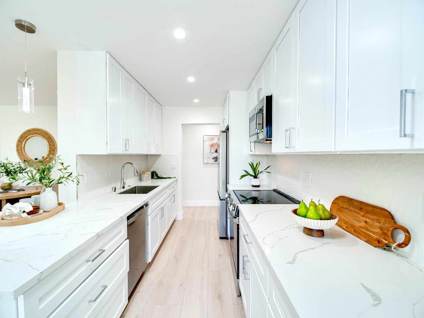 Detail Gallery Image 4 of 32 For 218 Tilton Ave #101,  San Mateo,  CA 94401 - 2 Beds | 2 Baths