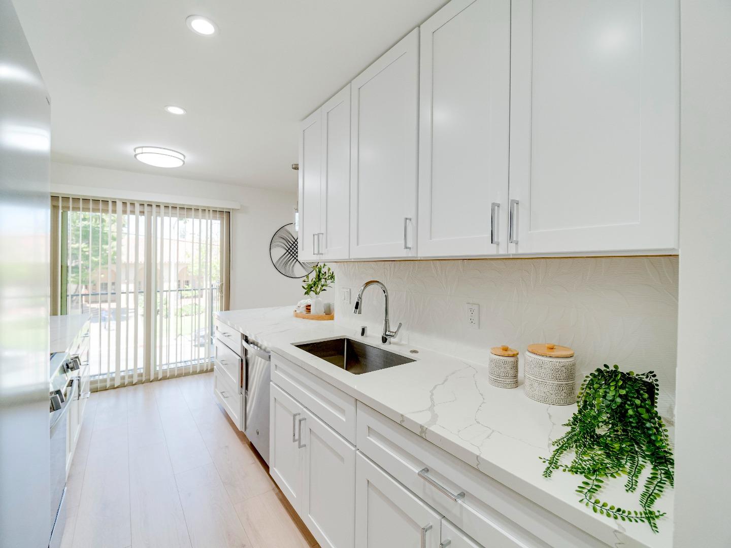 Detail Gallery Image 8 of 32 For 218 Tilton Ave #101,  San Mateo,  CA 94401 - 2 Beds | 2 Baths