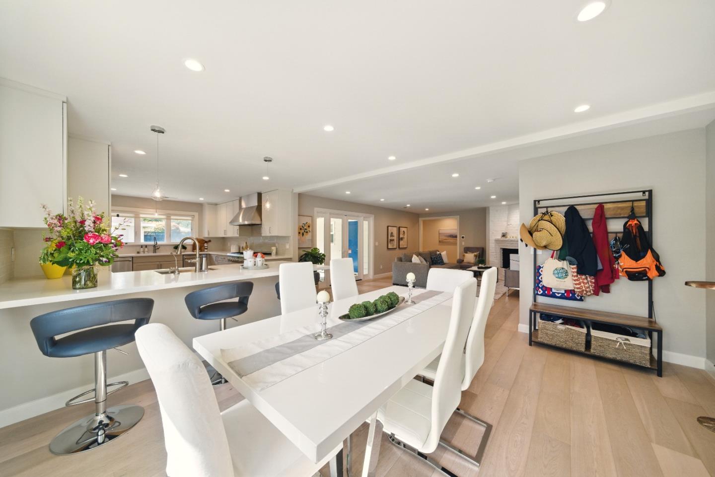 Detail Gallery Image 14 of 50 For 660 Giralda Dr, Los Altos,  CA 94024 - 4 Beds | 3 Baths
