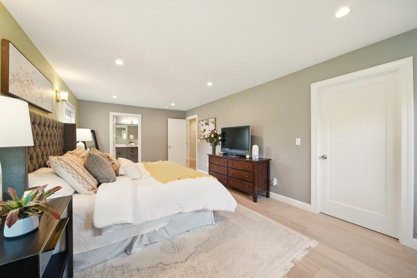 Detail Gallery Image 24 of 50 For 660 Giralda Dr, Los Altos,  CA 94024 - 4 Beds | 3 Baths