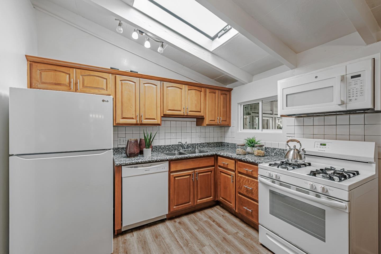 Detail Gallery Image 11 of 54 For 3375 Holly Dr, San Jose,  CA 95127 - 3 Beds | 1 Baths