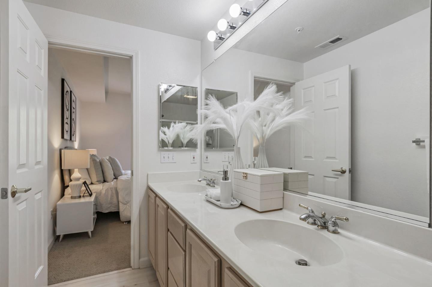 Detail Gallery Image 12 of 19 For 2255 Showers Dr #251,  Mountain View,  CA 94040 - 2 Beds | 2 Baths