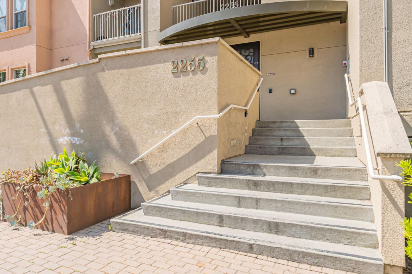 Detail Gallery Image 2 of 19 For 2255 Showers Dr #251,  Mountain View,  CA 94040 - 2 Beds | 2 Baths