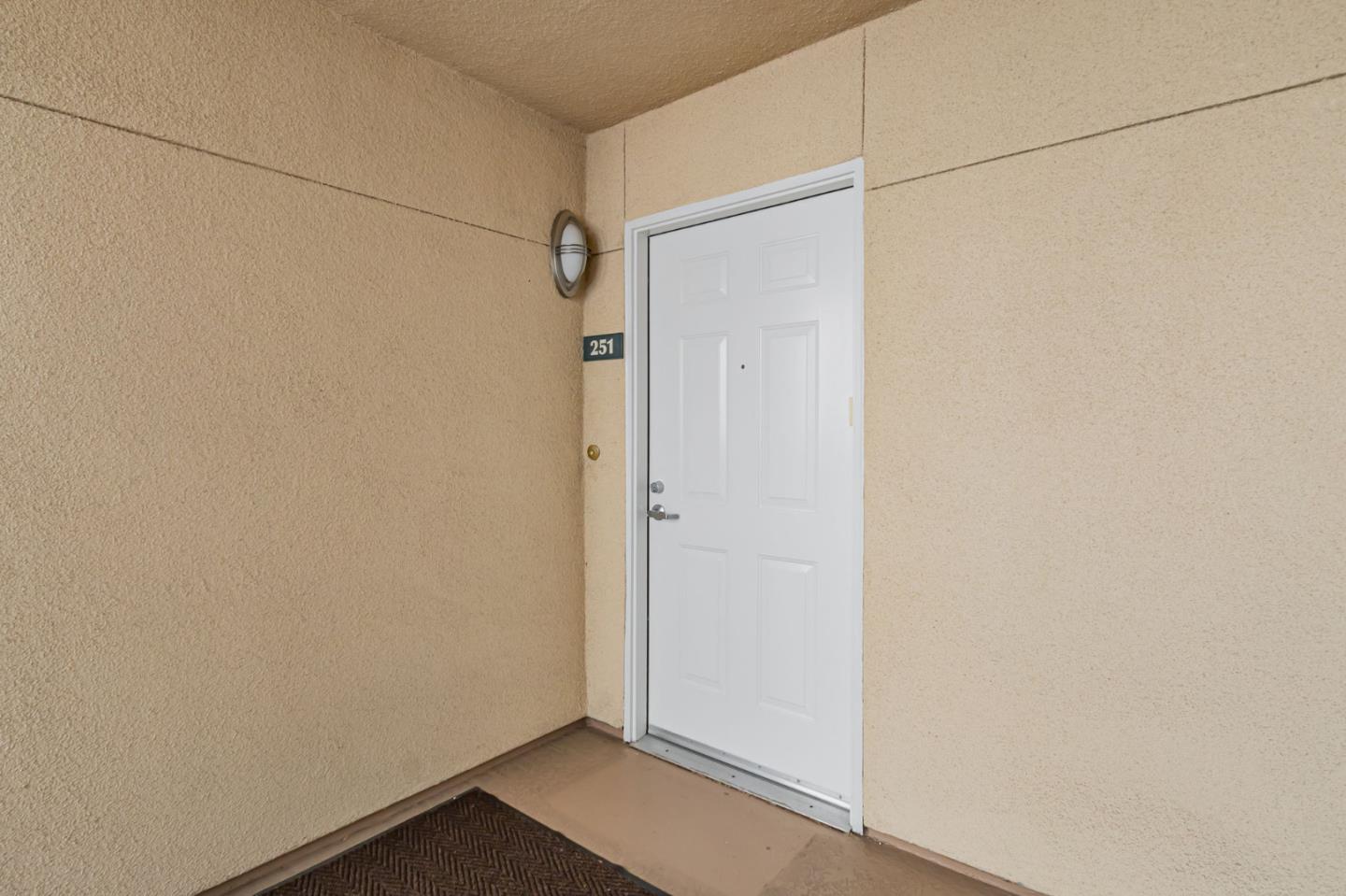 Detail Gallery Image 3 of 19 For 2255 Showers Dr #251,  Mountain View,  CA 94040 - 2 Beds | 2 Baths