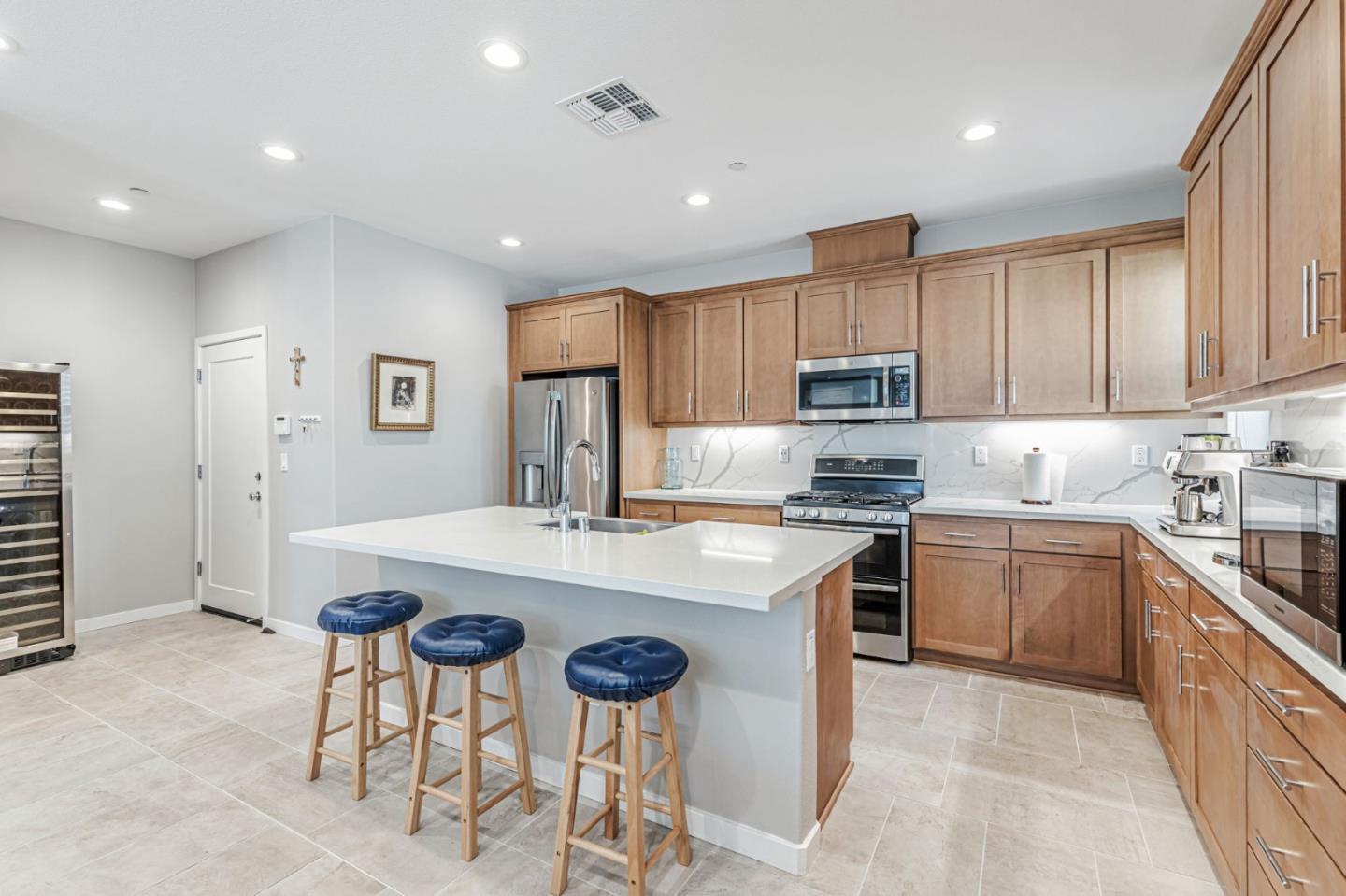 Detail Gallery Image 17 of 53 For 810 Saint Rufina Ln, Morgan Hill,  CA 95037 - 3 Beds | 2/1 Baths