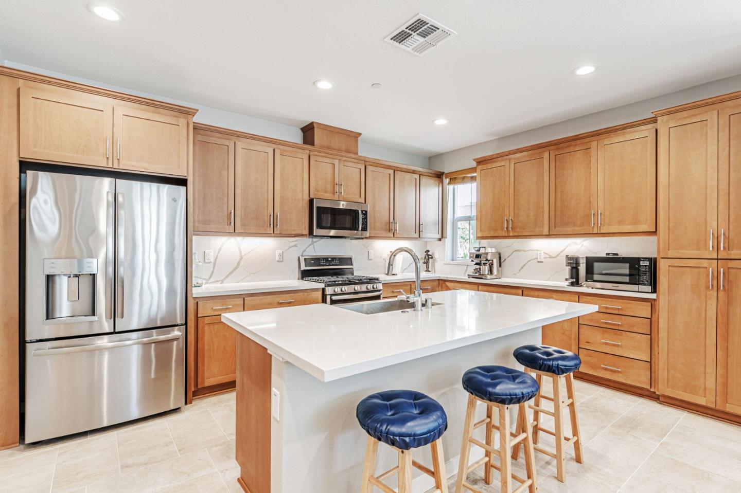 Detail Gallery Image 18 of 53 For 810 Saint Rufina Ln, Morgan Hill,  CA 95037 - 3 Beds | 2/1 Baths