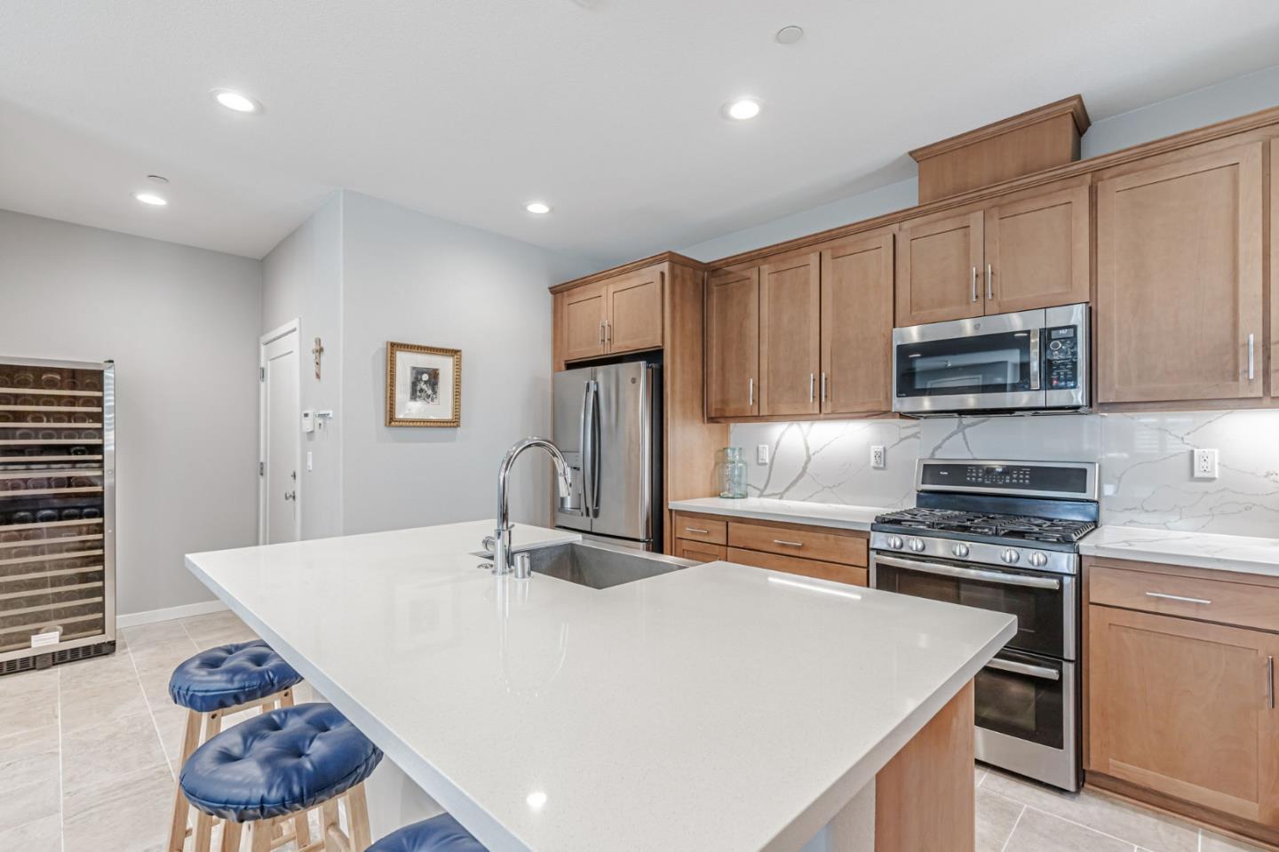 Detail Gallery Image 19 of 53 For 810 Saint Rufina Ln, Morgan Hill,  CA 95037 - 3 Beds | 2/1 Baths