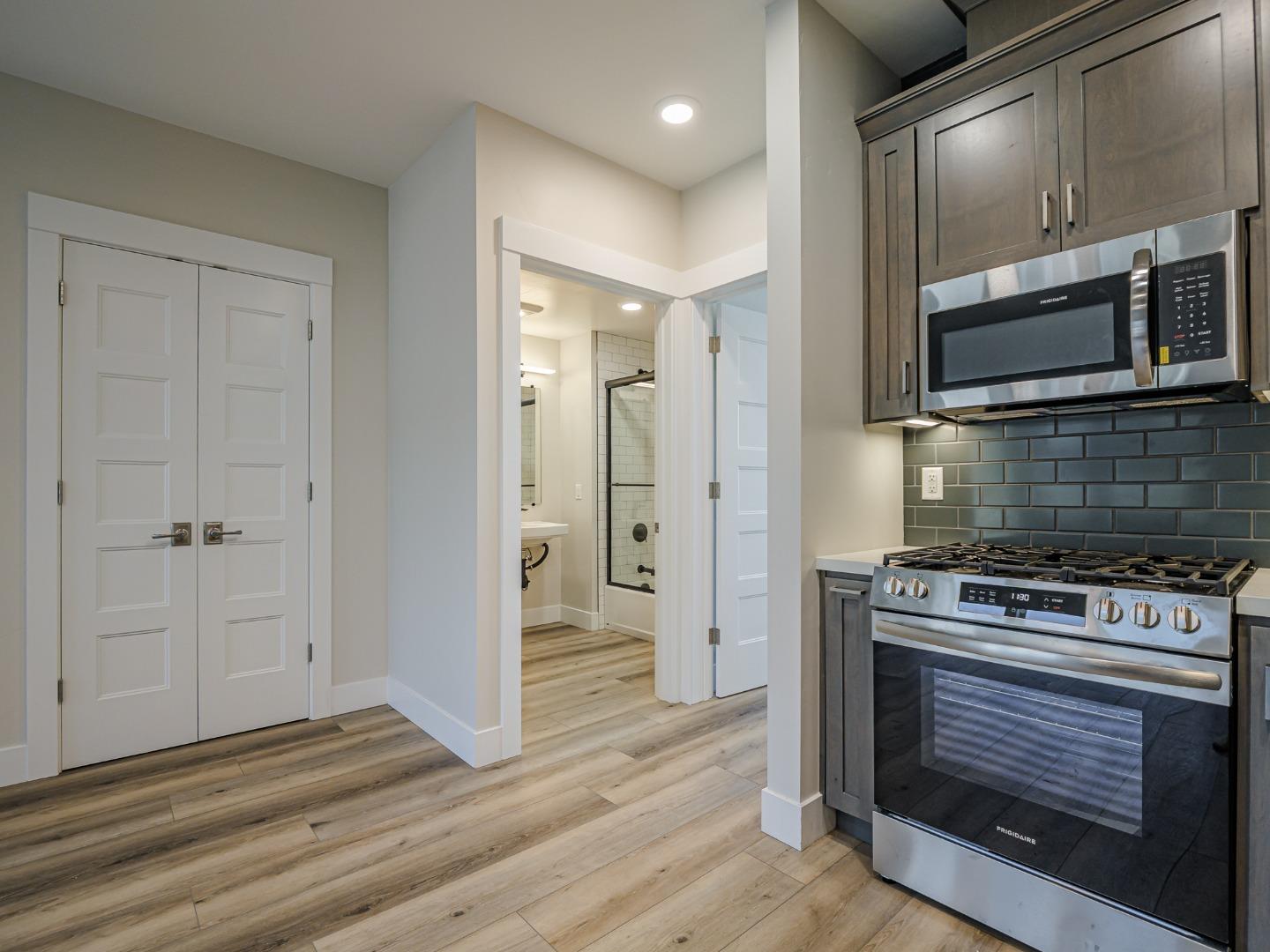 Detail Gallery Image 12 of 31 For 116 Aptos Village Way #2,  Aptos,  CA 95003 - 2 Beds | 2 Baths