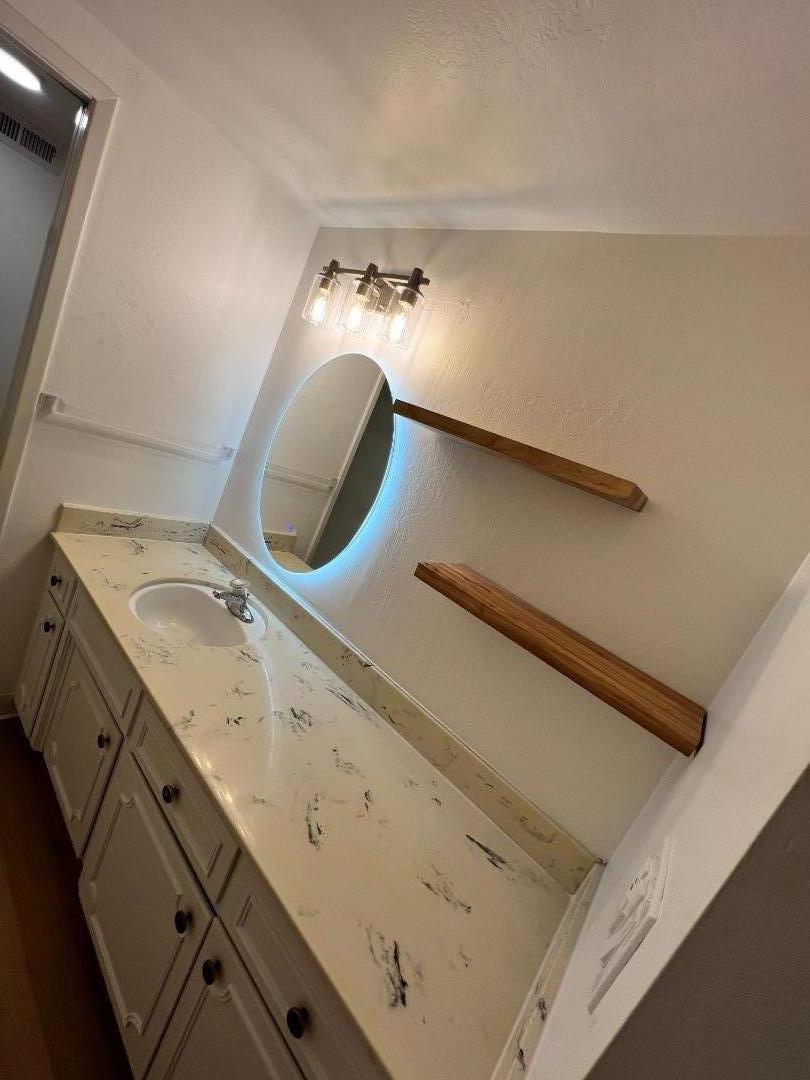 Detail Gallery Image 10 of 15 For 18400 Overlook Rd #41,  Los Gatos,  CA 95030 - 3 Beds | 2/1 Baths