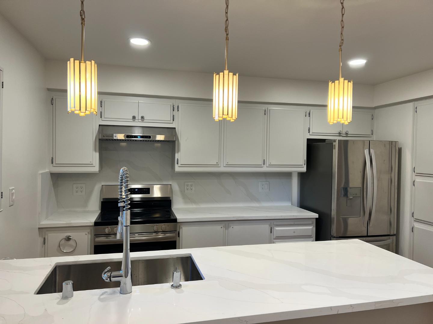 Detail Gallery Image 3 of 15 For 18400 Overlook Rd #41,  Los Gatos,  CA 95030 - 3 Beds | 2/1 Baths