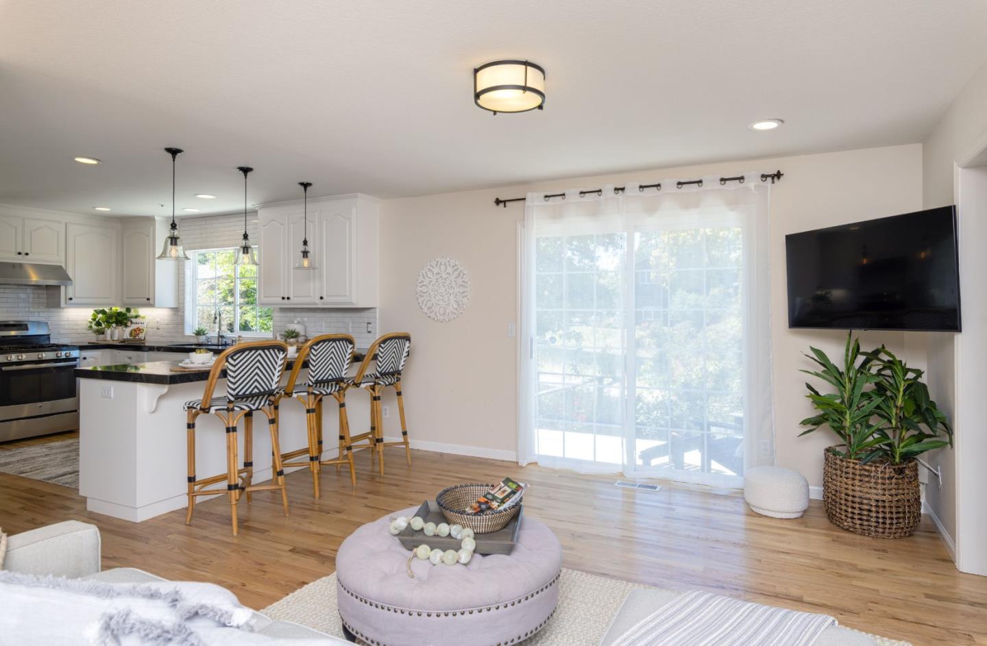 Detail Gallery Image 12 of 39 For 123 Reed Way, Santa Cruz,  CA 95060 - 3 Beds | 2/1 Baths