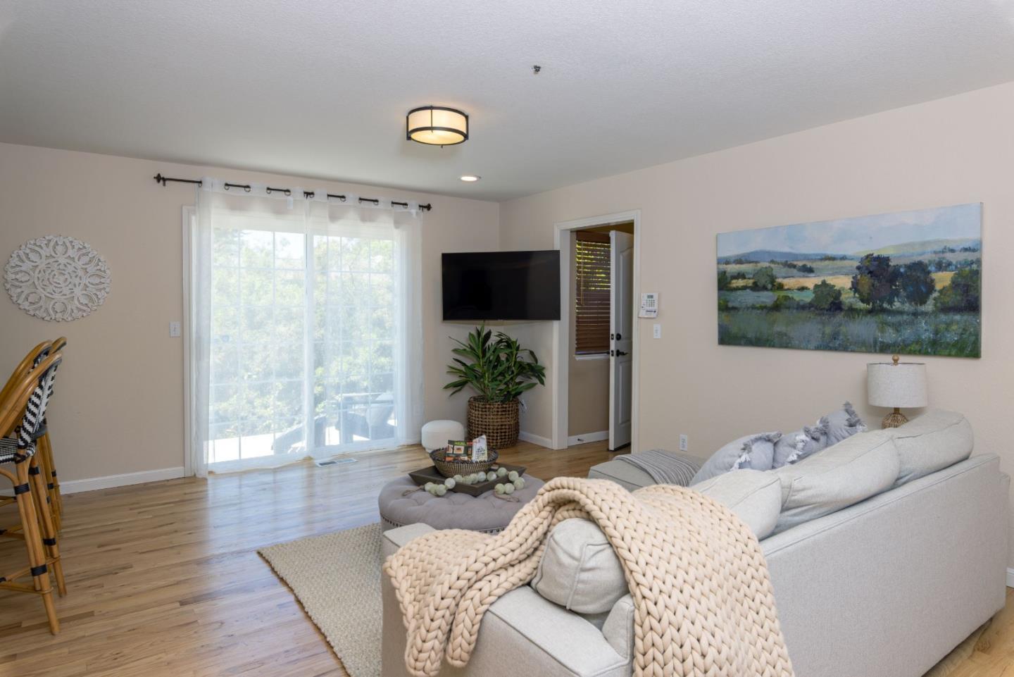 Detail Gallery Image 13 of 39 For 123 Reed Way, Santa Cruz,  CA 95060 - 3 Beds | 2/1 Baths