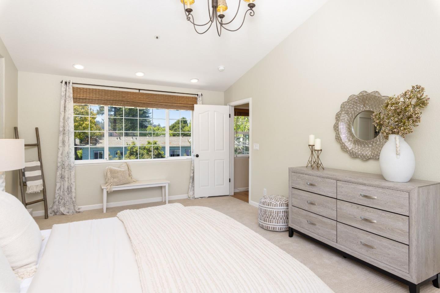 Detail Gallery Image 16 of 39 For 123 Reed Way, Santa Cruz,  CA 95060 - 3 Beds | 2/1 Baths