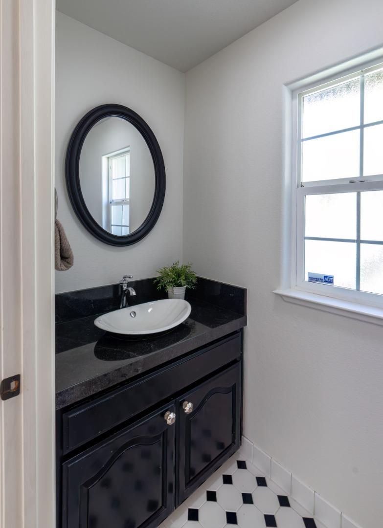 Detail Gallery Image 25 of 39 For 123 Reed Way, Santa Cruz,  CA 95060 - 3 Beds | 2/1 Baths