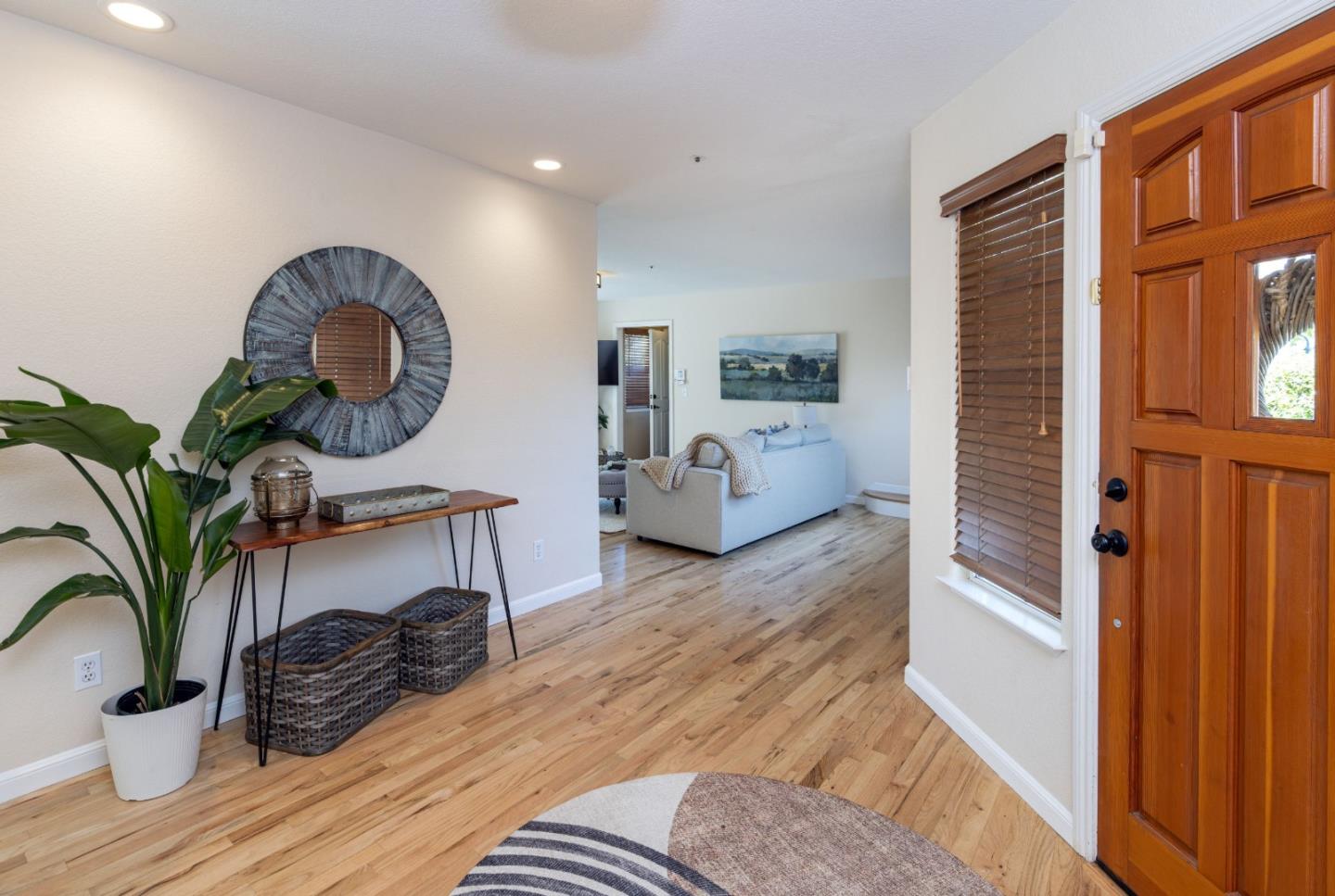 Detail Gallery Image 4 of 39 For 123 Reed Way, Santa Cruz,  CA 95060 - 3 Beds | 2/1 Baths