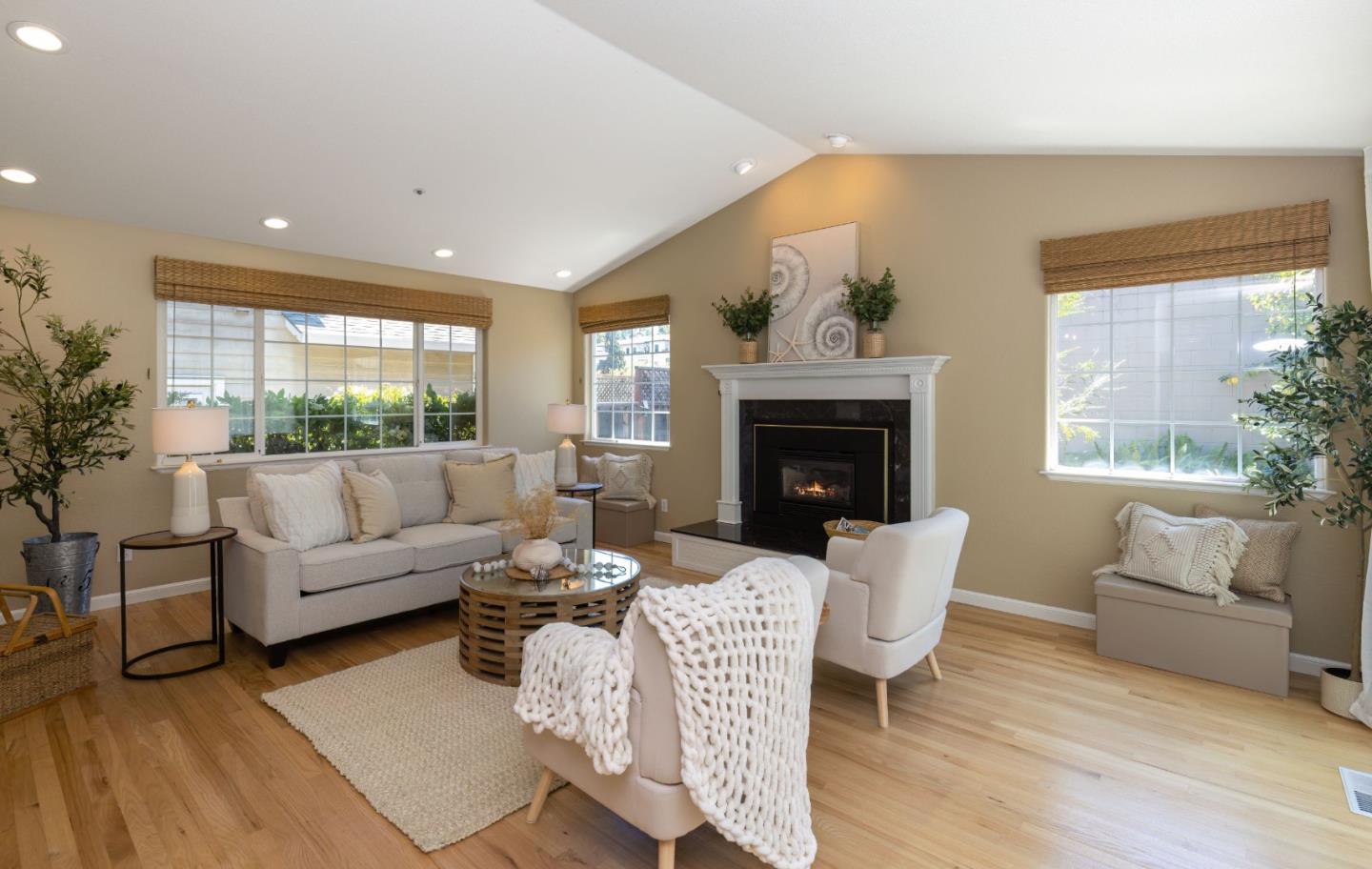 Detail Gallery Image 6 of 39 For 123 Reed Way, Santa Cruz,  CA 95060 - 3 Beds | 2/1 Baths