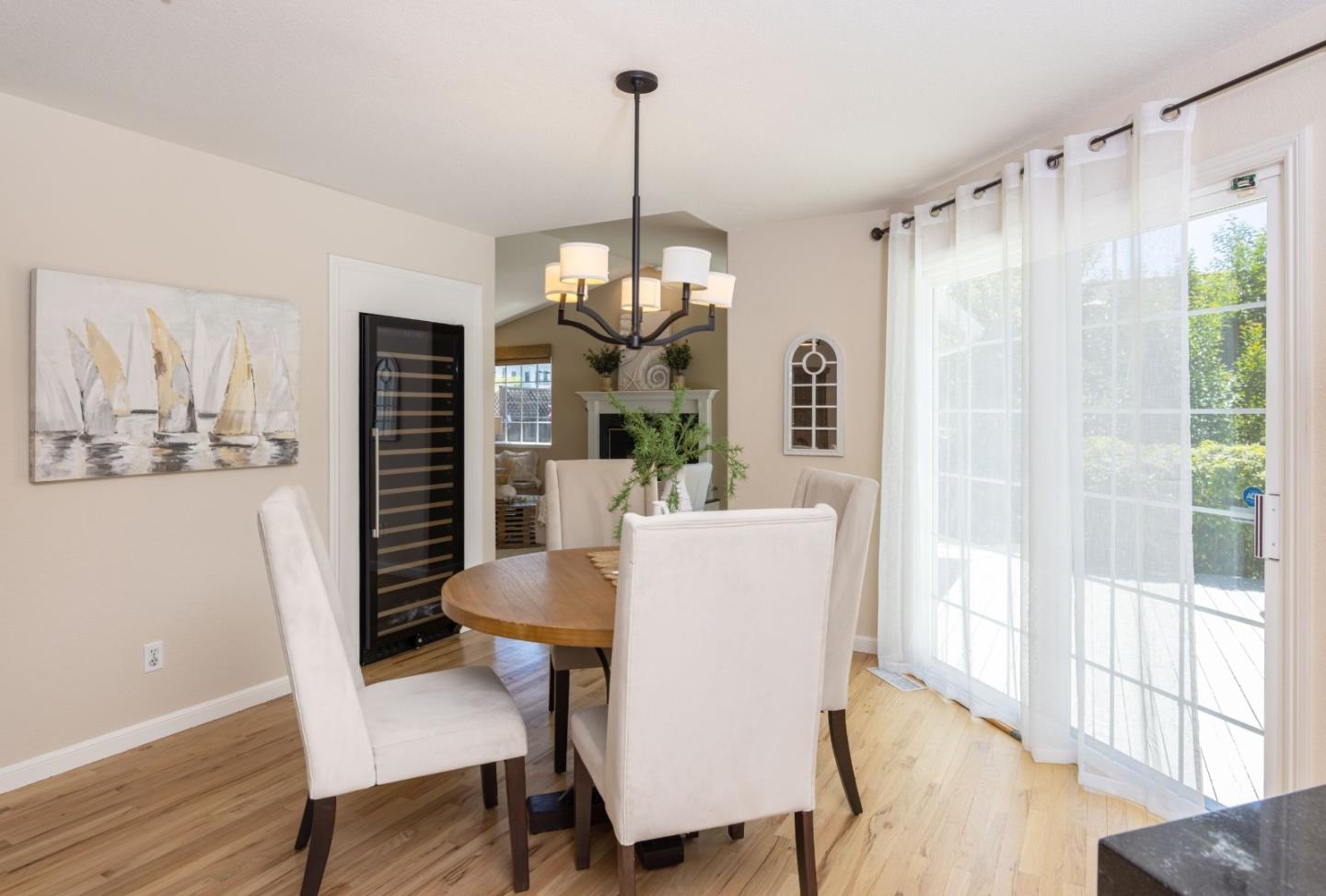 Detail Gallery Image 8 of 39 For 123 Reed Way, Santa Cruz,  CA 95060 - 3 Beds | 2/1 Baths