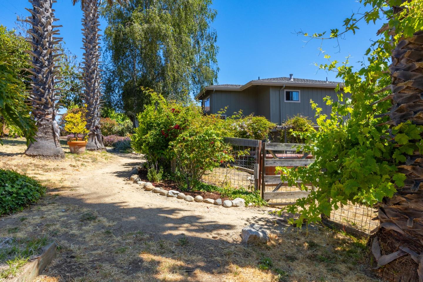 Detail Gallery Image 13 of 89 For 222 Manfre Rd, Watsonville,  CA 95076 - 3 Beds | 2/1 Baths
