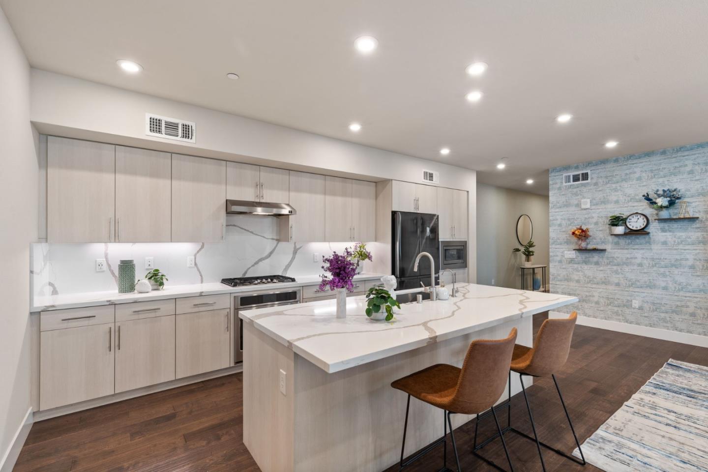 Detail Gallery Image 10 of 39 For 45049 Challenge #203,  Fremont,  CA 94538 - 3 Beds | 2 Baths