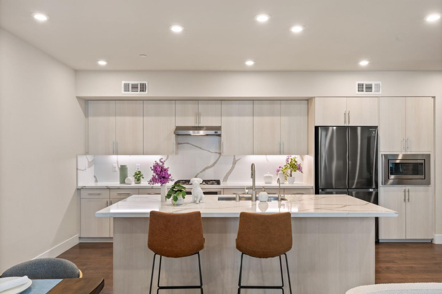 Detail Gallery Image 11 of 39 For 45049 Challenge #203,  Fremont,  CA 94538 - 3 Beds | 2 Baths