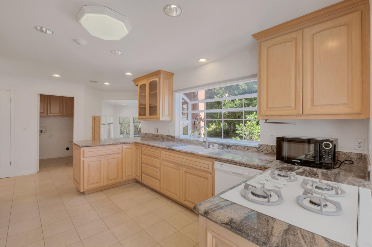 Detail Gallery Image 13 of 49 For 12189 Parker Ranch Rd, Saratoga,  CA 95070 - 4 Beds | 3/1 Baths