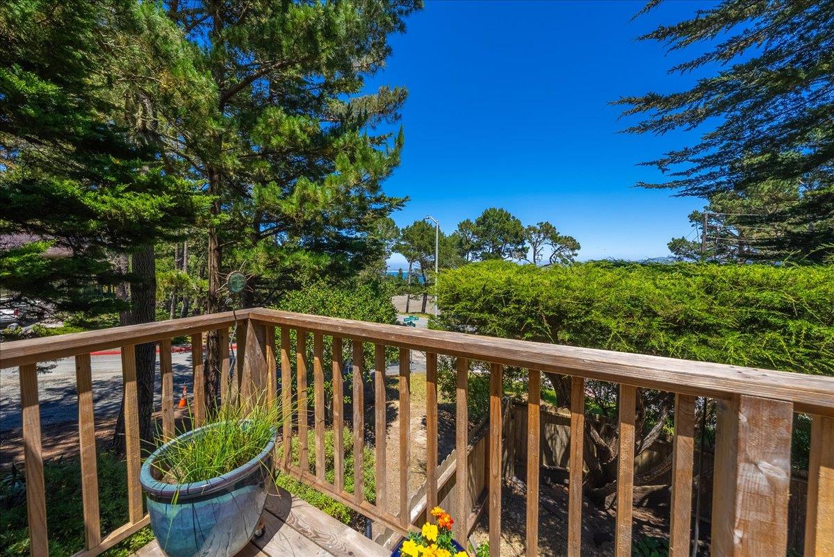 Detail Gallery Image 17 of 93 For 1 Windsor Rise, Monterey,  CA 93940 - 3 Beds | 2/1 Baths