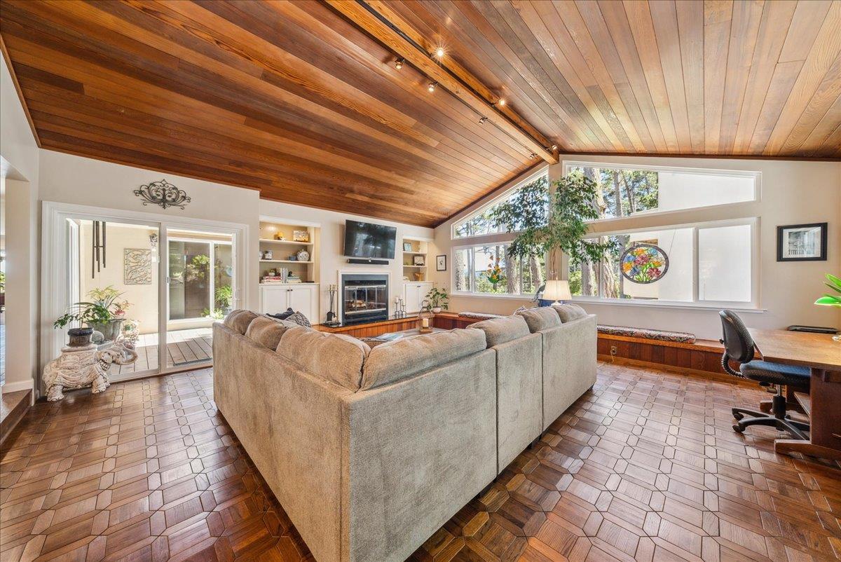 Detail Gallery Image 40 of 93 For 1 Windsor Rise, Monterey,  CA 93940 - 3 Beds | 2/1 Baths