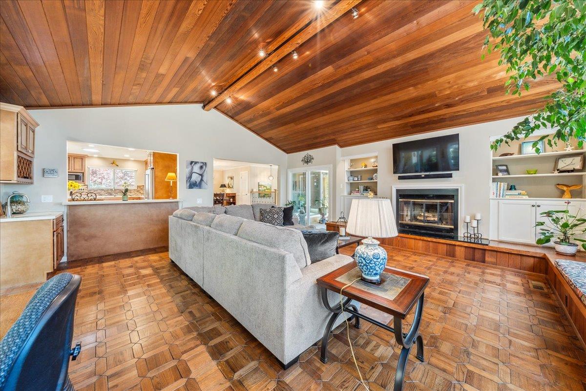 Detail Gallery Image 41 of 93 For 1 Windsor Rise, Monterey,  CA 93940 - 3 Beds | 2/1 Baths