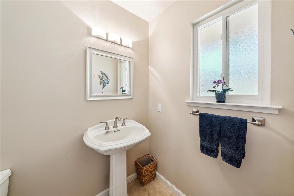 Detail Gallery Image 9 of 93 For 1 Windsor Rise, Monterey,  CA 93940 - 3 Beds | 2/1 Baths