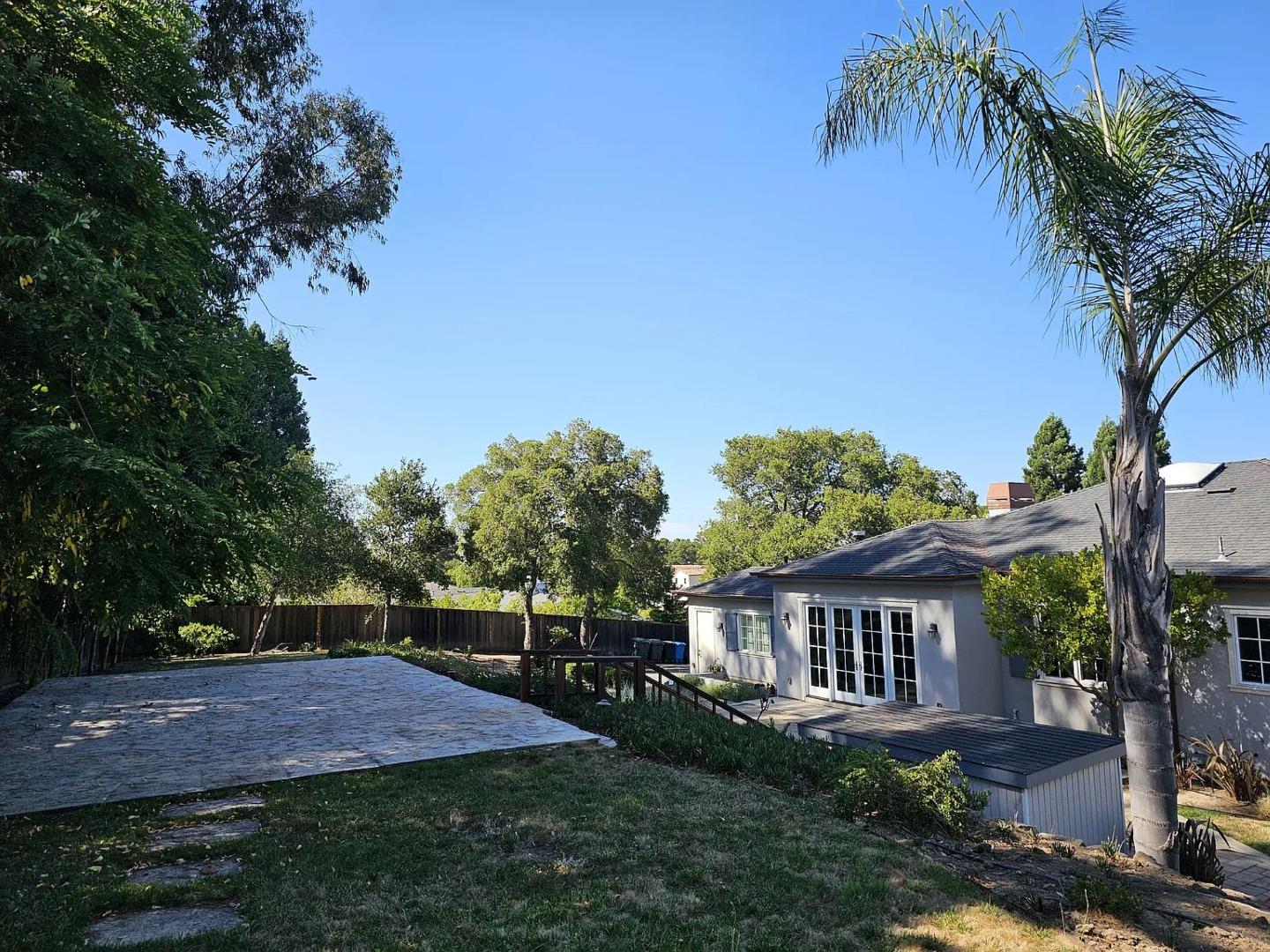 Detail Gallery Image 11 of 33 For 555 Darrell Rd, Hillsborough,  CA 94010 - 4 Beds | 2/1 Baths