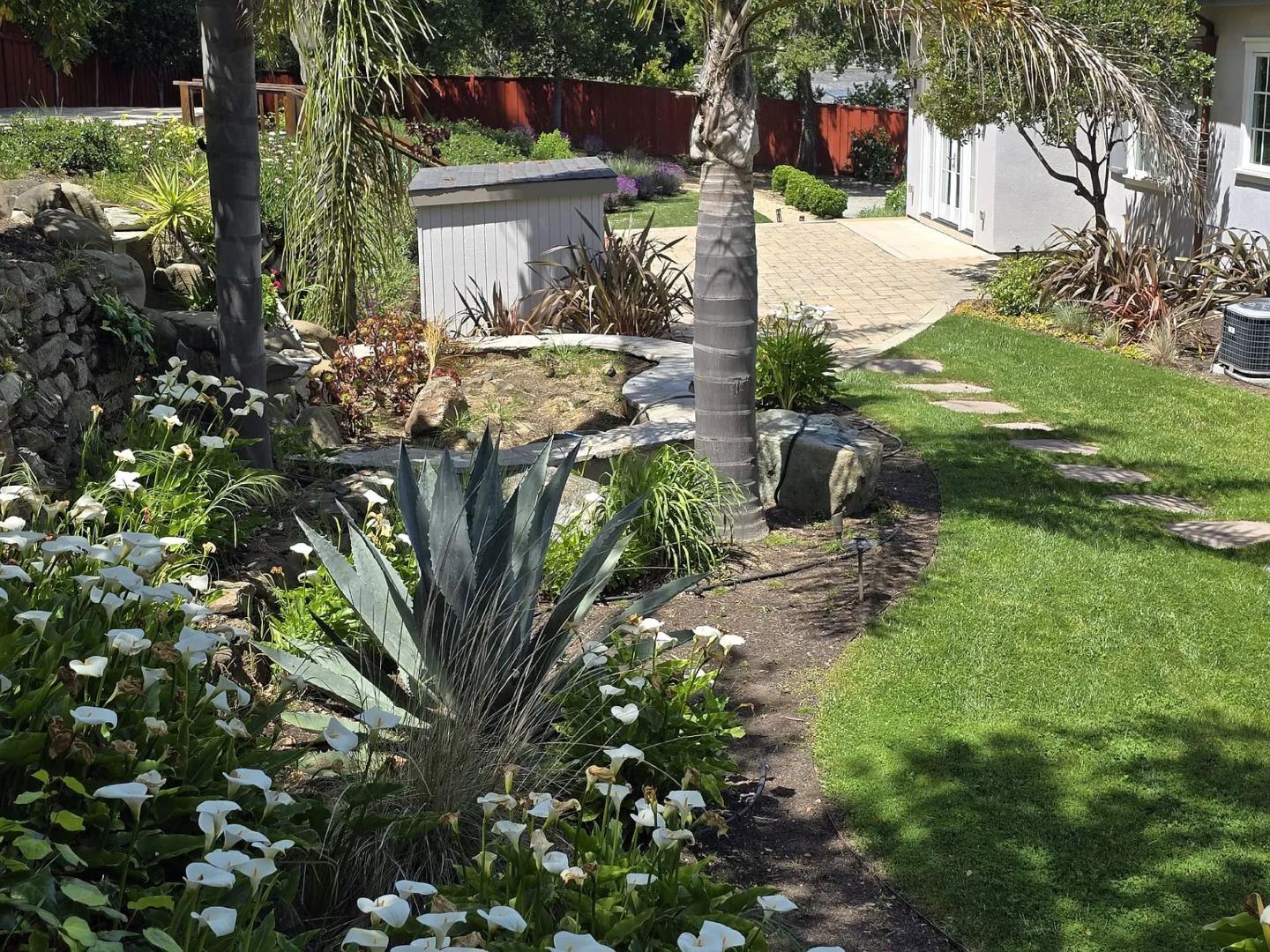 Detail Gallery Image 22 of 33 For 555 Darrell Rd, Hillsborough,  CA 94010 - 4 Beds | 2/1 Baths