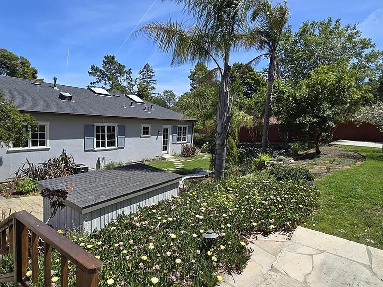 Detail Gallery Image 23 of 33 For 555 Darrell Rd, Hillsborough,  CA 94010 - 4 Beds | 2/1 Baths