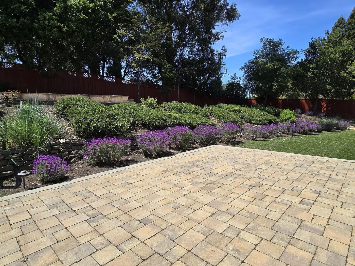 Detail Gallery Image 25 of 33 For 555 Darrell Rd, Hillsborough,  CA 94010 - 4 Beds | 2/1 Baths