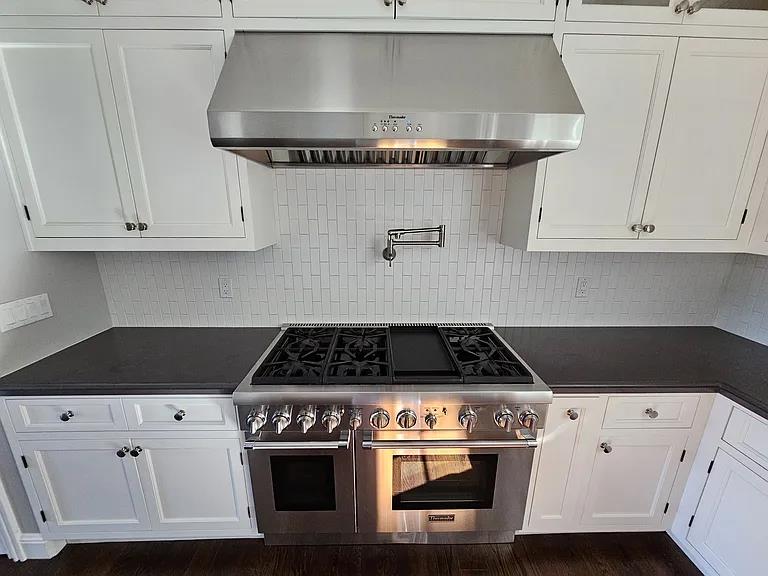 Detail Gallery Image 3 of 33 For 555 Darrell Rd, Hillsborough,  CA 94010 - 4 Beds | 2/1 Baths