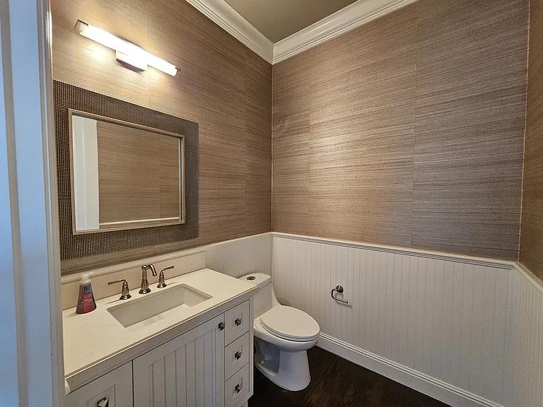 Detail Gallery Image 6 of 33 For 555 Darrell Rd, Hillsborough,  CA 94010 - 4 Beds | 2/1 Baths