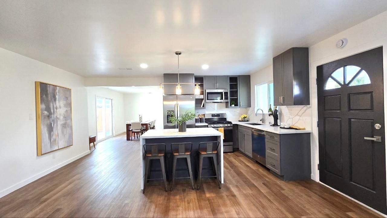 Detail Gallery Image 3 of 28 For 204 Santa Rosa Dr, San Jose,  CA 95111 - 3 Beds | 2 Baths