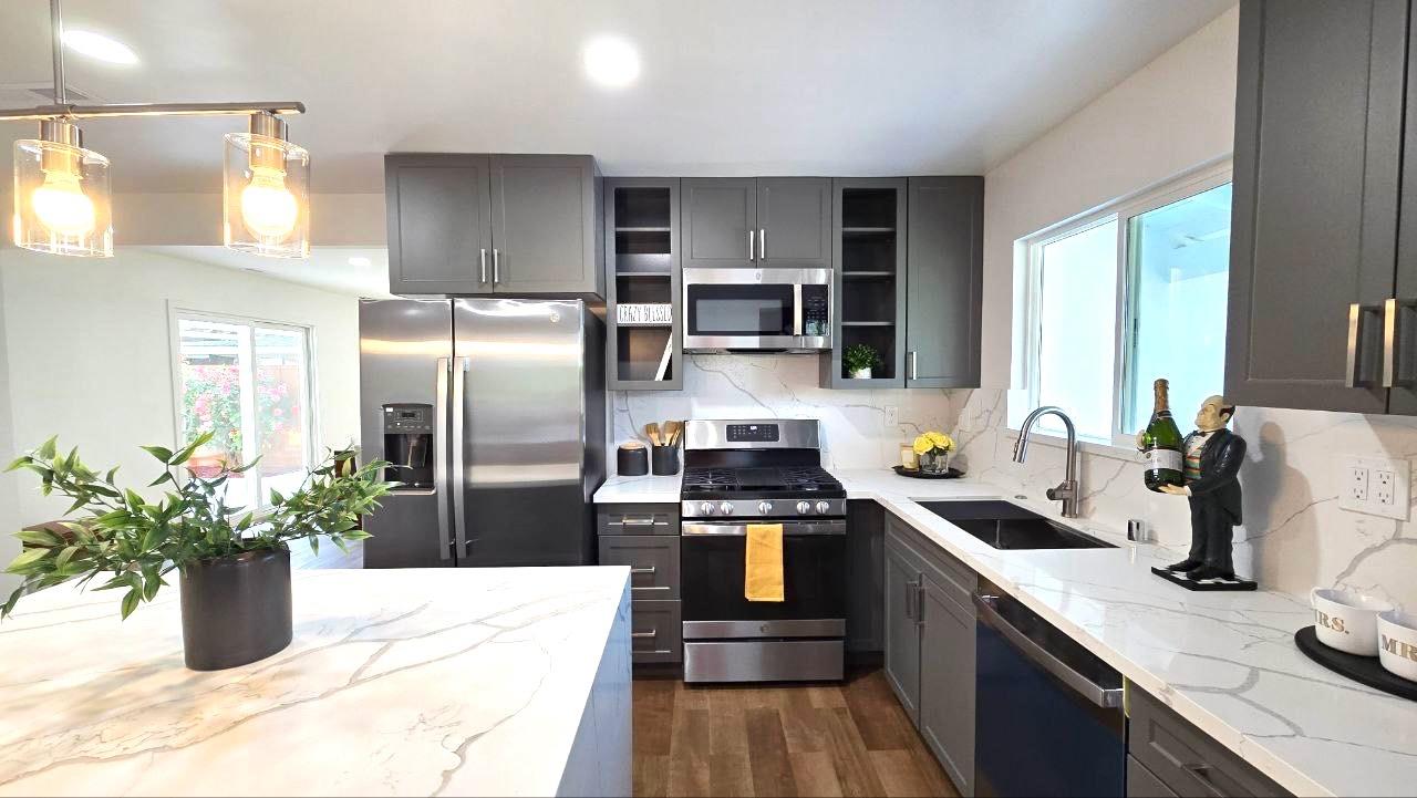 Detail Gallery Image 4 of 28 For 204 Santa Rosa Dr, San Jose,  CA 95111 - 3 Beds | 2 Baths