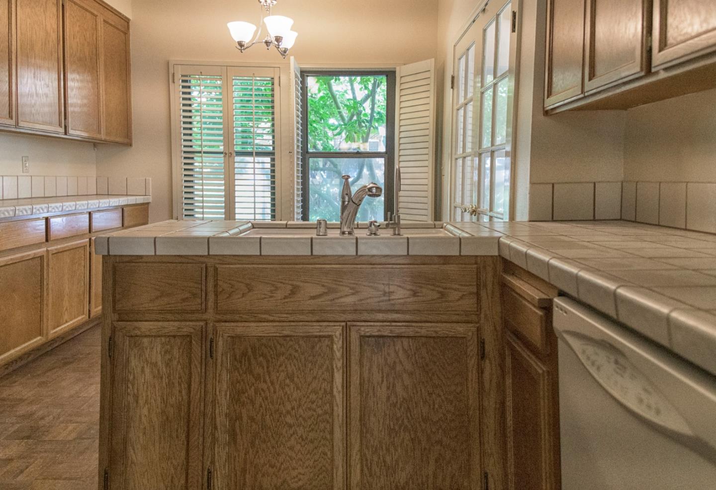 Detail Gallery Image 10 of 33 For 991 La Mesa Ter #D,  Sunnyvale,  CA 94086 - 2 Beds | 2/1 Baths