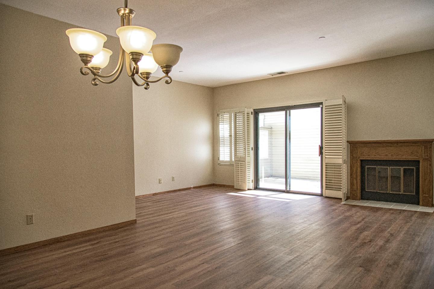 Detail Gallery Image 17 of 33 For 991 La Mesa Ter #D,  Sunnyvale,  CA 94086 - 2 Beds | 2/1 Baths