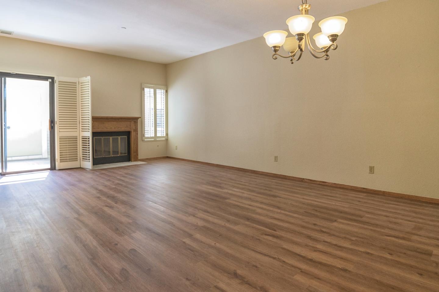 Detail Gallery Image 19 of 33 For 991 La Mesa Ter #D,  Sunnyvale,  CA 94086 - 2 Beds | 2/1 Baths
