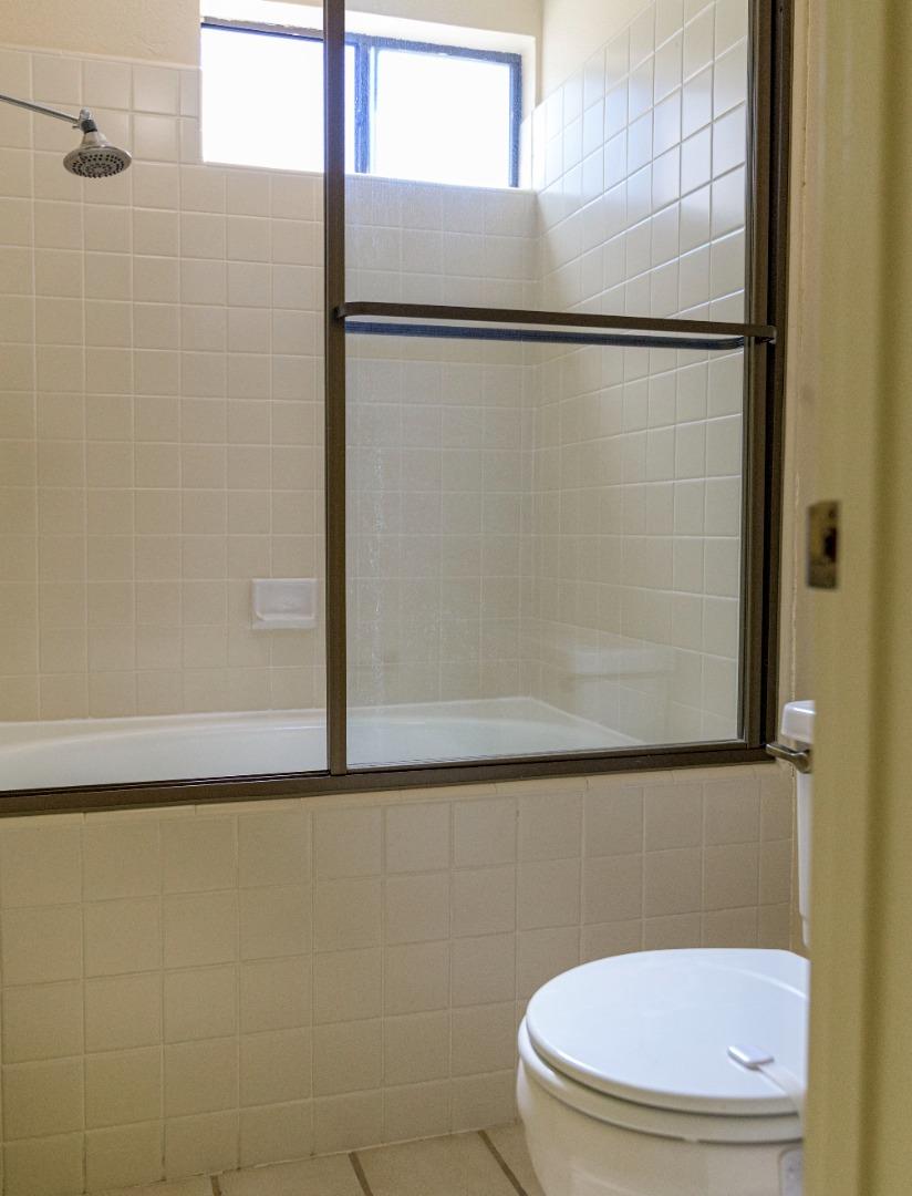 Detail Gallery Image 27 of 33 For 991 La Mesa Ter #D,  Sunnyvale,  CA 94086 - 2 Beds | 2/1 Baths