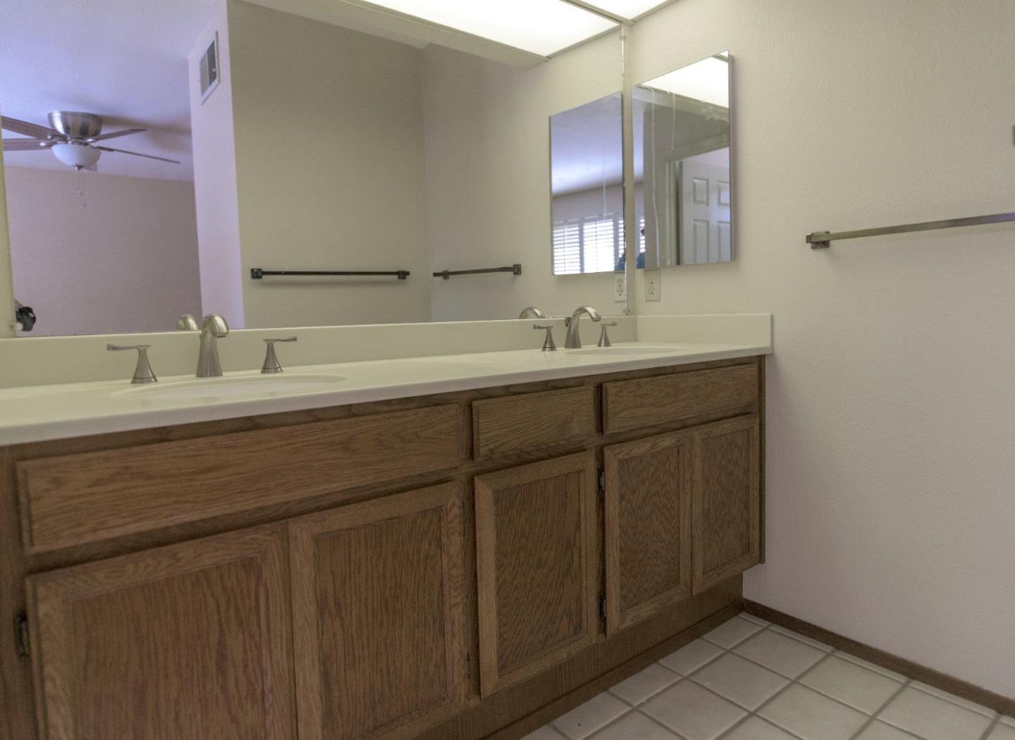 Detail Gallery Image 28 of 33 For 991 La Mesa Ter #D,  Sunnyvale,  CA 94086 - 2 Beds | 2/1 Baths