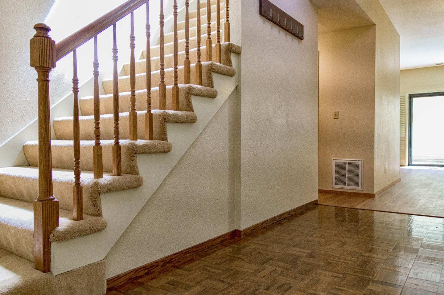 Detail Gallery Image 4 of 33 For 991 La Mesa Ter #D,  Sunnyvale,  CA 94086 - 2 Beds | 2/1 Baths