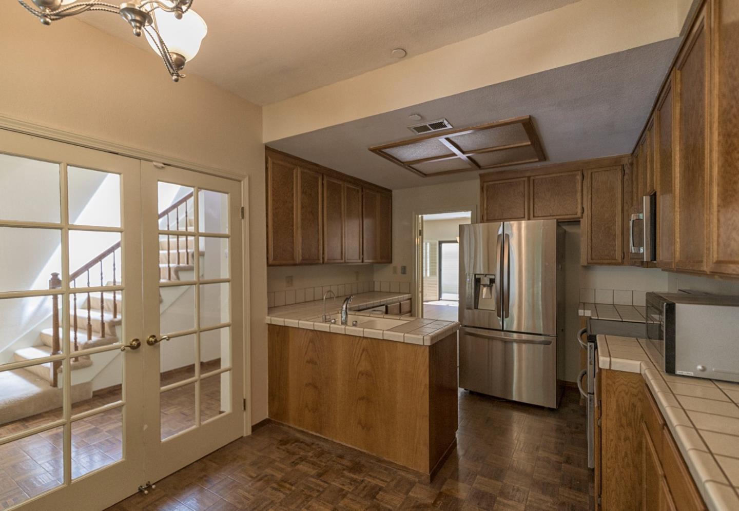 Detail Gallery Image 8 of 33 For 991 La Mesa Ter #D,  Sunnyvale,  CA 94086 - 2 Beds | 2/1 Baths
