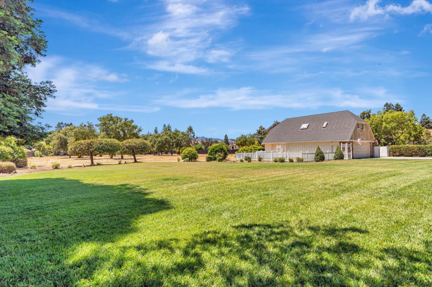 Detail Gallery Image 10 of 49 For 9885 Lantz Dr, Morgan Hill,  CA 95037 - 5 Beds | 4/1 Baths