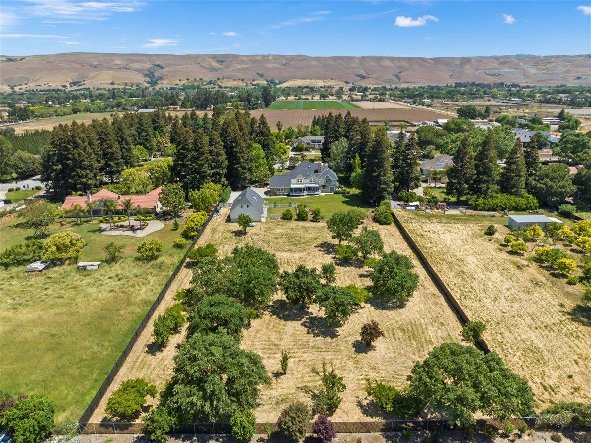 Detail Gallery Image 16 of 49 For 9885 Lantz Dr, Morgan Hill,  CA 95037 - 5 Beds | 4/1 Baths