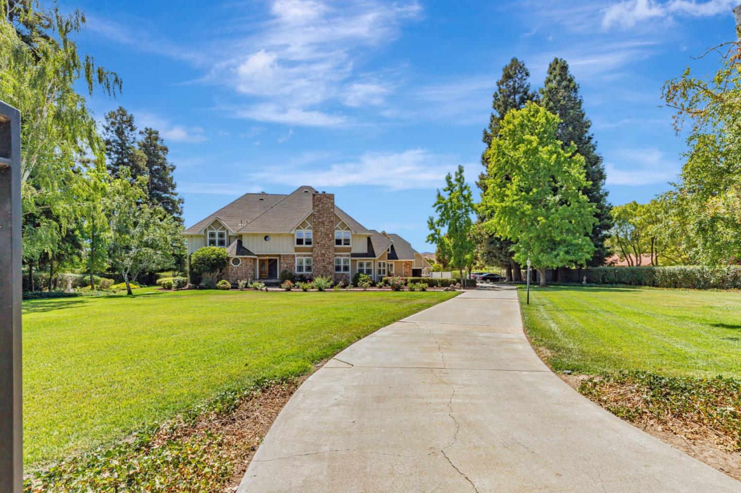 Detail Gallery Image 4 of 49 For 9885 Lantz Dr, Morgan Hill,  CA 95037 - 5 Beds | 4/1 Baths