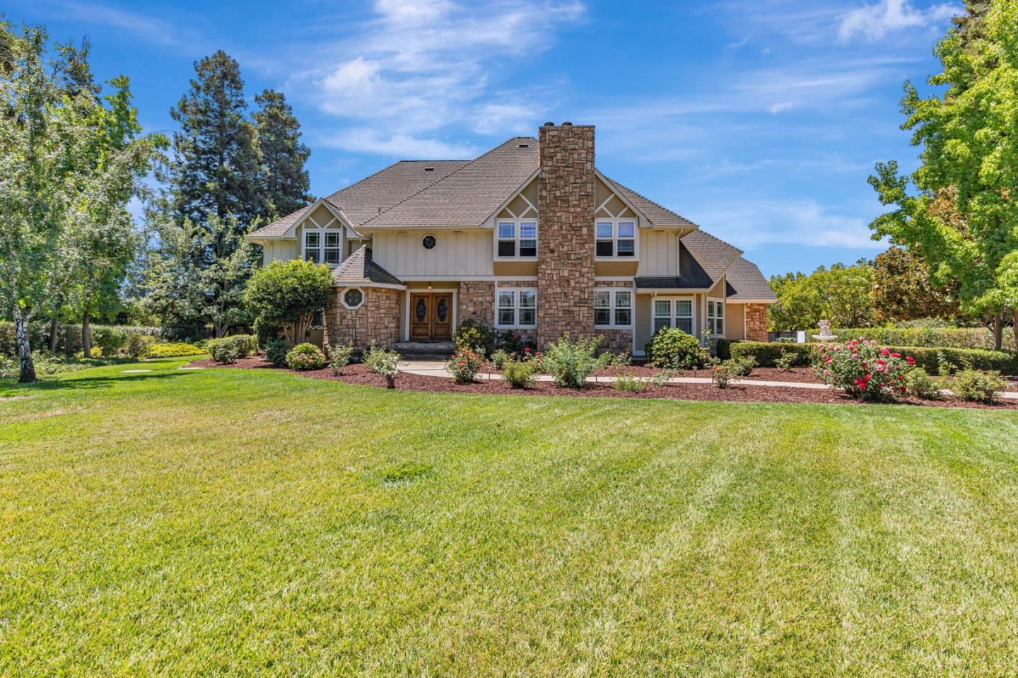 Detail Gallery Image 5 of 49 For 9885 Lantz Dr, Morgan Hill,  CA 95037 - 5 Beds | 4/1 Baths