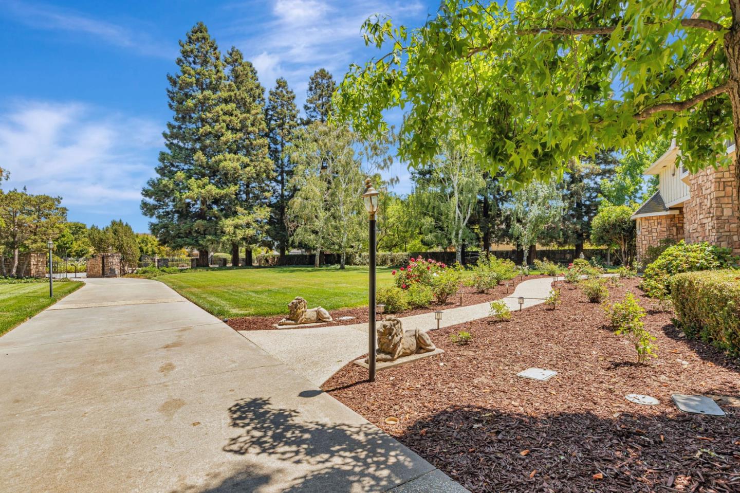 Detail Gallery Image 7 of 49 For 9885 Lantz Dr, Morgan Hill,  CA 95037 - 5 Beds | 4/1 Baths